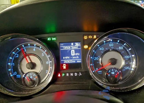 2011 Chrysler Town & Country Touring L z USA, uszkodzony, nr VIN 2A4RR8DG7BR612847